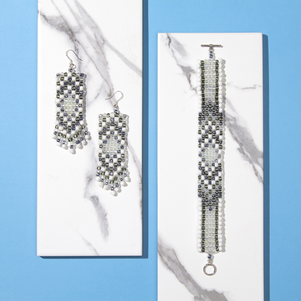 NEW! Right Angle Weave Glass Bead Bracelet Kit (Green & Peach) –  MyBeadKit.com